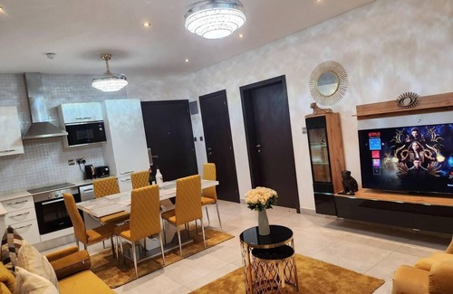 East Legon Apartment | Impeccable & Cozy Gem-5 star Location - Pools, Gym