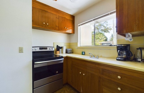 University South Apartment | Impeccable Palo Alto 1BR w/Parking & W/D, walk to Parks, by Blueground