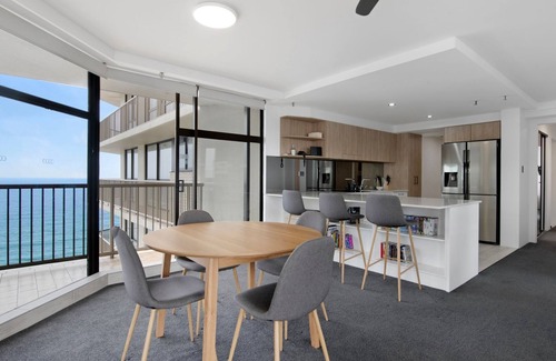 Surfers Paradise Apartment | Imperial Surf Modern Beachfront Apartment - CoastHM