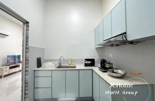 Masai Apartment | Impian Senibong Family suites 2min to Permas Golf Club By MWM