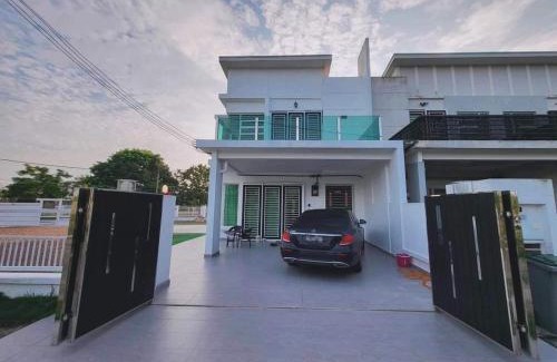 Kluang Villa | Impiana Lakeview Villa - Contactless Check In