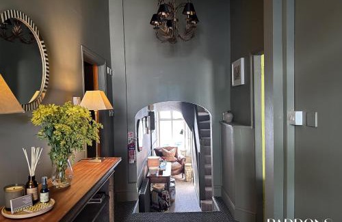 Tavistock Apartment | Impressive 3 bedroom town centre apartment Tavistock, DEVON