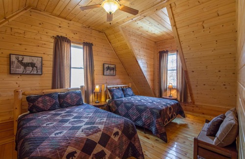 Rockbridge Cabin | Impressive 5 bedroom lodge with seasonal in ground pool and new custom theater. Near Cantwell Cliffs