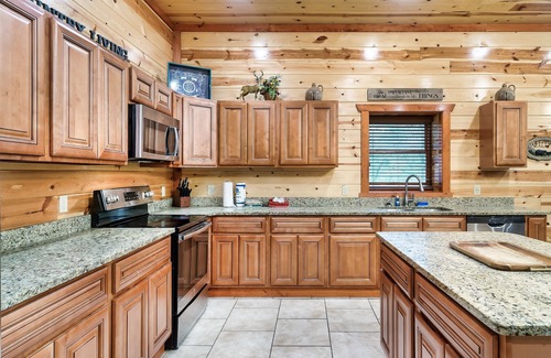 Gatlinburg - Pigeon Forge Cabin | Impressive, 6 Bedroom Cabin with PRIVATE HEATED POOL!