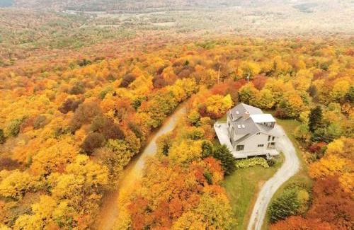 Andover House | Impressive Cottage Rental on Andover Ridge Ideal for Family Vacations in Vermont