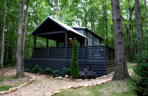 Monteagle House | Impressive Cottage with Barbecue in Monteagle, Tennessee