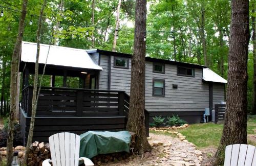Monteagle House | Impressive Cottage with Barbecue in Monteagle, Tennessee
