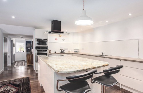 Auchtermuchty Cottage | Impressive larger house, decorated to a very high standard.