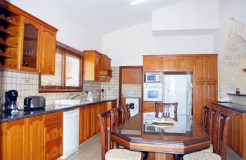 Sea Caves Villa | Impressive Large Villa Huge Heated Pool Garden