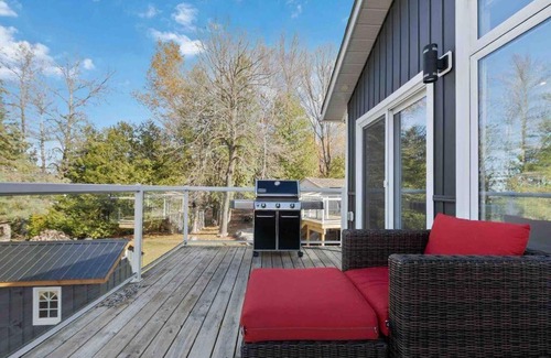 Port McNicoll House | Impressive Modern Waterfront Home on Georgian Bay