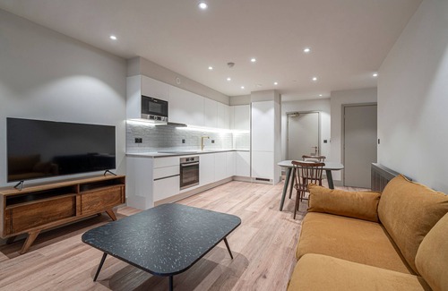 Tottenham Hale Apartment | Impressive North London Flat
