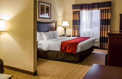 Tillmans Corner House | Impressively Cozy King Suite w/ Free Breakfast!