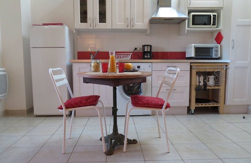 Causse-de-la-Selle Apartment | In a 17th century farmhouse with swimming pool, north of Montpellier, south of the Cévennes