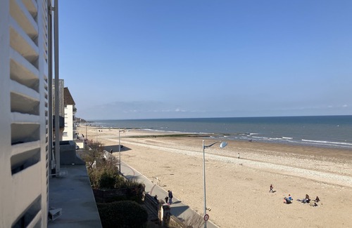 Villers-sur-Mer Apartment | In a listed seaside villa, apartment 6 p.