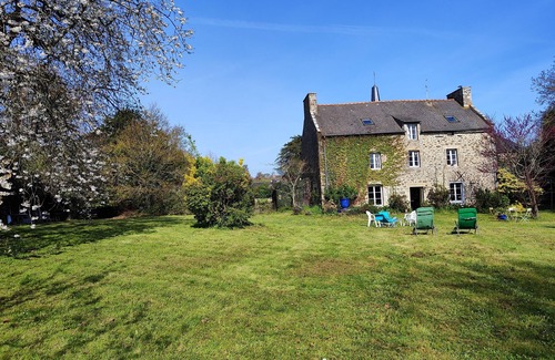 Saint-Lormel Cottage | In a listed site near the beaches