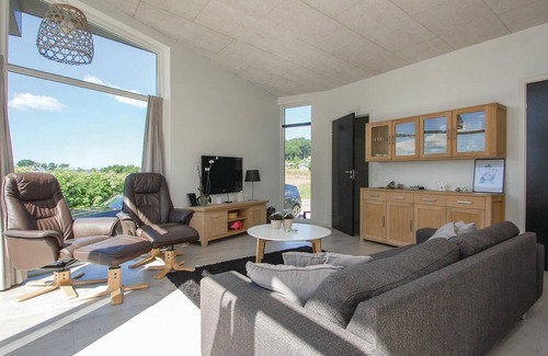 Aabenraa House | In a unique location, only 30 m from the water, this modern and inviting vacation home awaits you.
