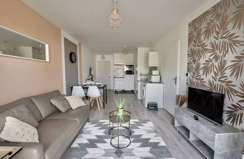Aulnay-sous-Bois Apartment | In a well-connected building near Charles De Gaulle airport