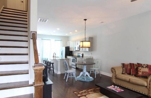 Inglewood House | In Between Downtown And The Grand Ole Opry! Perfect Spot For A Great Vacation!