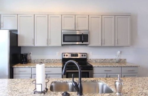 Inglewood House | In Between Downtown And The Grand Ole Opry! Perfect Spot For A Great Vacation!