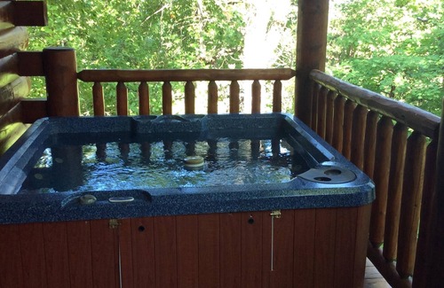 Gatlinburg - Pigeon Forge Cabin | In between Gatlinburg and pigeon Forge
