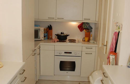 Carqueiranne Apartment | In Carqueiranne, in an exceptional location, a 2-bedroom fully fitted apartment