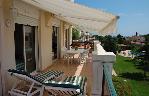 Carqueiranne Apartment | In Carqueiranne, in an exceptional location, a 2-bedroom fully fitted apartment