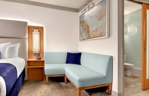 Gateway District Hotel | In “Entertainment Capital of the World!” Pool, Casino, Close to Mob Museum