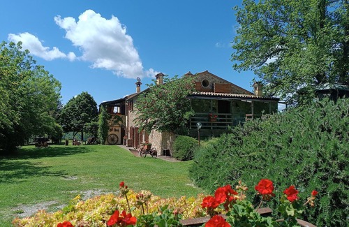 Urbino Apartment | In Farmhouse romantic apartment for 2 people. Panoramic view!