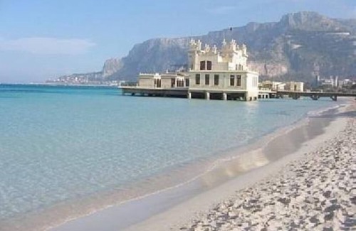 Mondello Apartment | IN FRONT OF THE SEA - BEAUTIFUL SEASIDE- only 20 meter from the beach - MONDELLO SQUARE - PALERMO