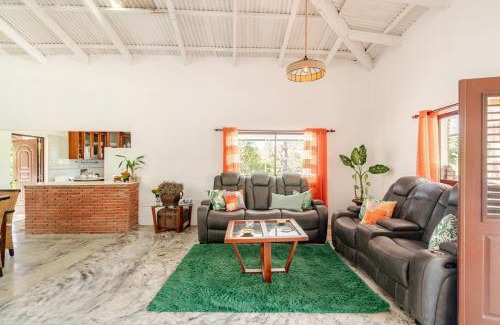 Paso Bajito Ski Chalet | In Jarabacoa Villa Candita