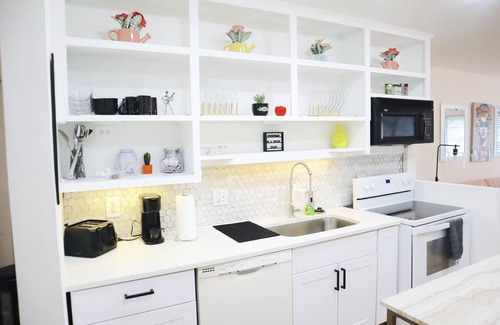 Sylvan Hills House | “In Living Color” - 10 Mins from Airport & Stadium