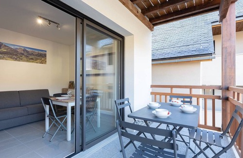 Peyragudes Apartment | In Loudenvielle, modern apt, near cable car, parking, wifi