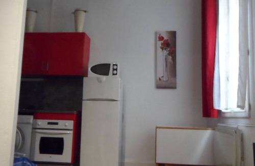 Old Town Apartment | In old Nice, 2 steps from the sea, the coulée verte and the flower market