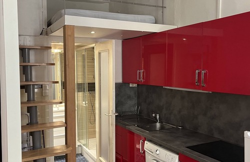 Old Town Apartment | In old Nice, 2 steps from the sea, the coulée verte and the flower market