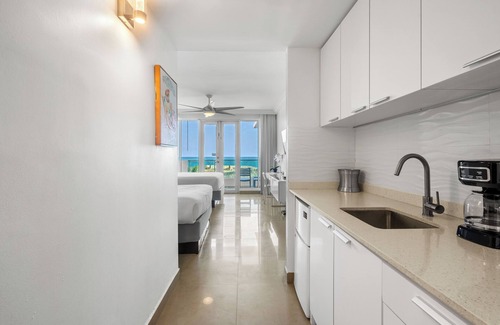 Puerta de Tierra Apartment | In Old San Juan | Apartment with Breathtaking Sea Views | Balcony
