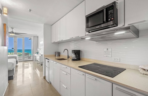 Puerta de Tierra Apartment | In Old San Juan | Apartment with Breathtaking Sea Views | Balcony