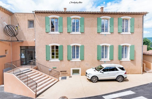 Sault House | In Provence, near Mont Ventoux Gîte de Groupe with vintage bike museum