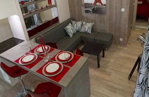 Saint-Cirq-Lapopie Ski Chalet | In Saint Cirq Lapopie, bright chalets with panoramic views, swimming pool