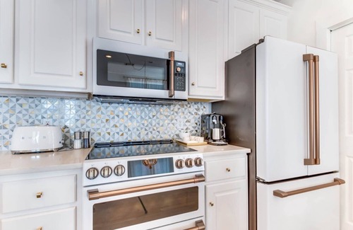Seaside House | In Seaside – Nearby Pool & Beach – Emma Lou