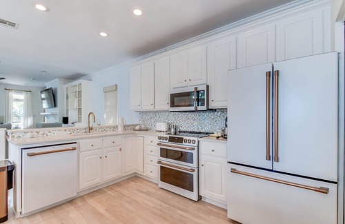 Seaside House | In Seaside – Nearby Pool & Beach – Emma Lou