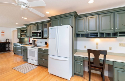 Valley Creek Run House | In The Center of Maggie Valley/Sleeps 10/Game Room