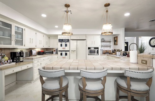Baker Street House | In the Desirable Upper La Cresta neighborhood, 3bedroom, 1minute walk to bluffs