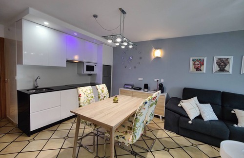 O Grove Apartment | In the Grove center, ideal for telecommuting, romantic getaways and couples.