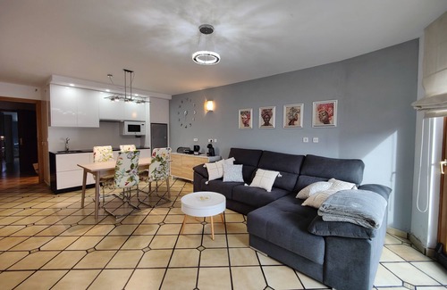 O Grove Apartment | In the Grove center, ideal for telecommuting, romantic getaways and couples.