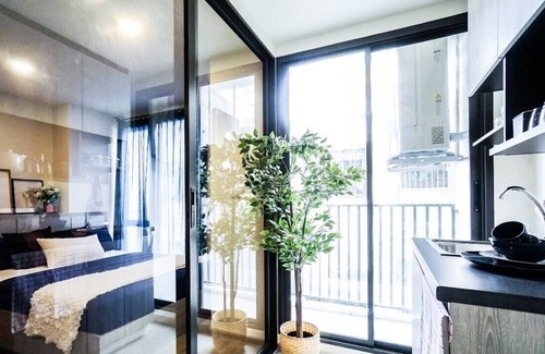 China Town Apartment | In the heart of Chinatown. The place is rich with street food!