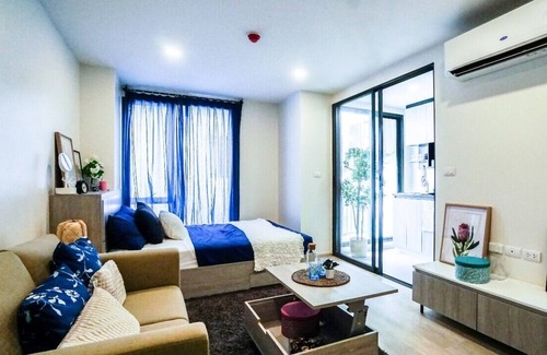 China Town Apartment | In the heart of Chinatown. The place is rich with street food!