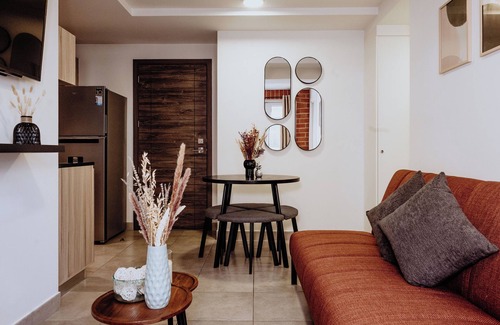 Zona 4 Apartment | In the heart of Zone 4!