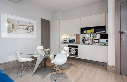Soho Apartment | In the Heart of Action! Modern 2BR Fully Equipped