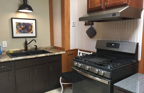 Historic Downtown Apalachicola Apartment | In the Heart of Apalachicola~Walk Everywhere!~Pet Friendly Studio Apartment