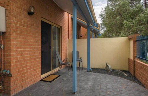 Middleton Beach House | In the heart of Middleton Beaches café precinct, this 2 storey townhouse awaits